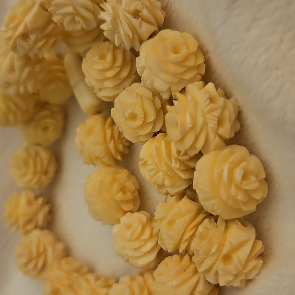 Antique Cream Carved Rose Celluloid Beaded Bridal Necklace - Picture 7 of 7